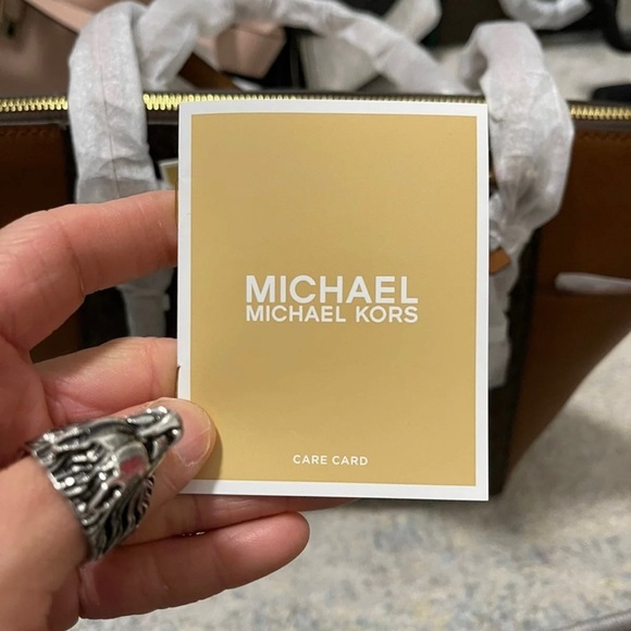 NWT Michael Kors Charlotte Large Top Zip Logo Print Leather Tote In Brown/Gold - Picture 13 of 13